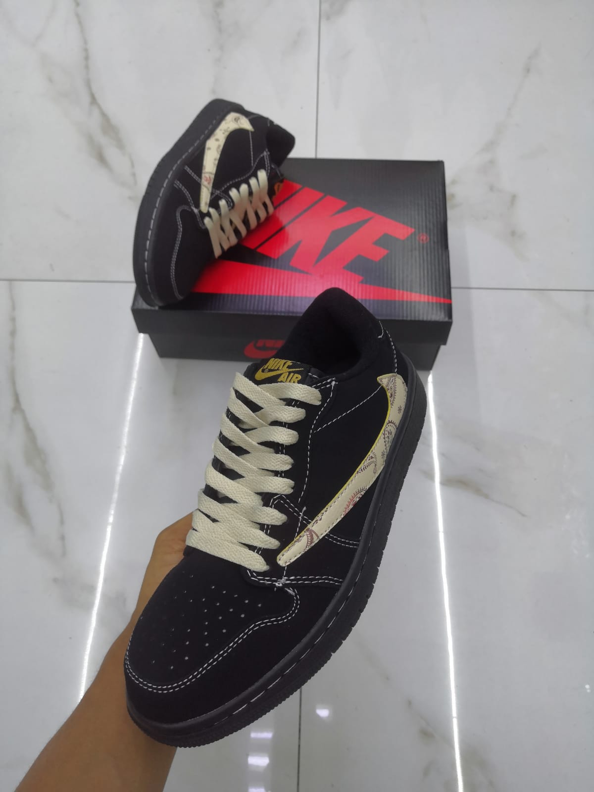 AIR JORDAN 1 RETRO LOW CUT X TRAVIS SCOTT X PAISLEY DESIGN